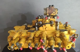 Rozdzielacz Komatsu 723-46-11110-E UEA01735