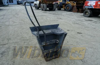 Schodki lewe Liebherr L556 93011028 003/070049