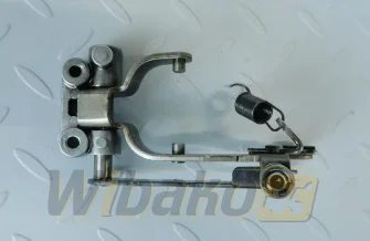 Dźwignia regulatora gazu do silnika Kubota D722 1J023-56050