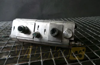 Pompa zębata Volvo L180E (2) 