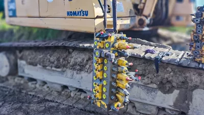 Pompa i rozdzielacz hydrauliczny z koparki Komatsu